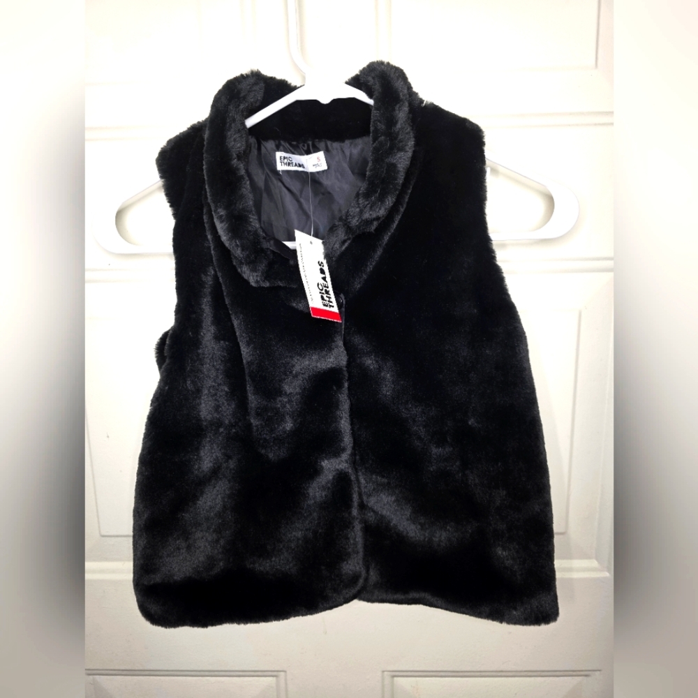 NWT Epic Threads Girls Faux Fur Black Vest Size‎ Small